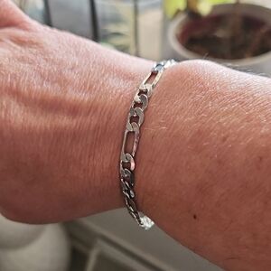 18K White Gold Figaro Bracelet